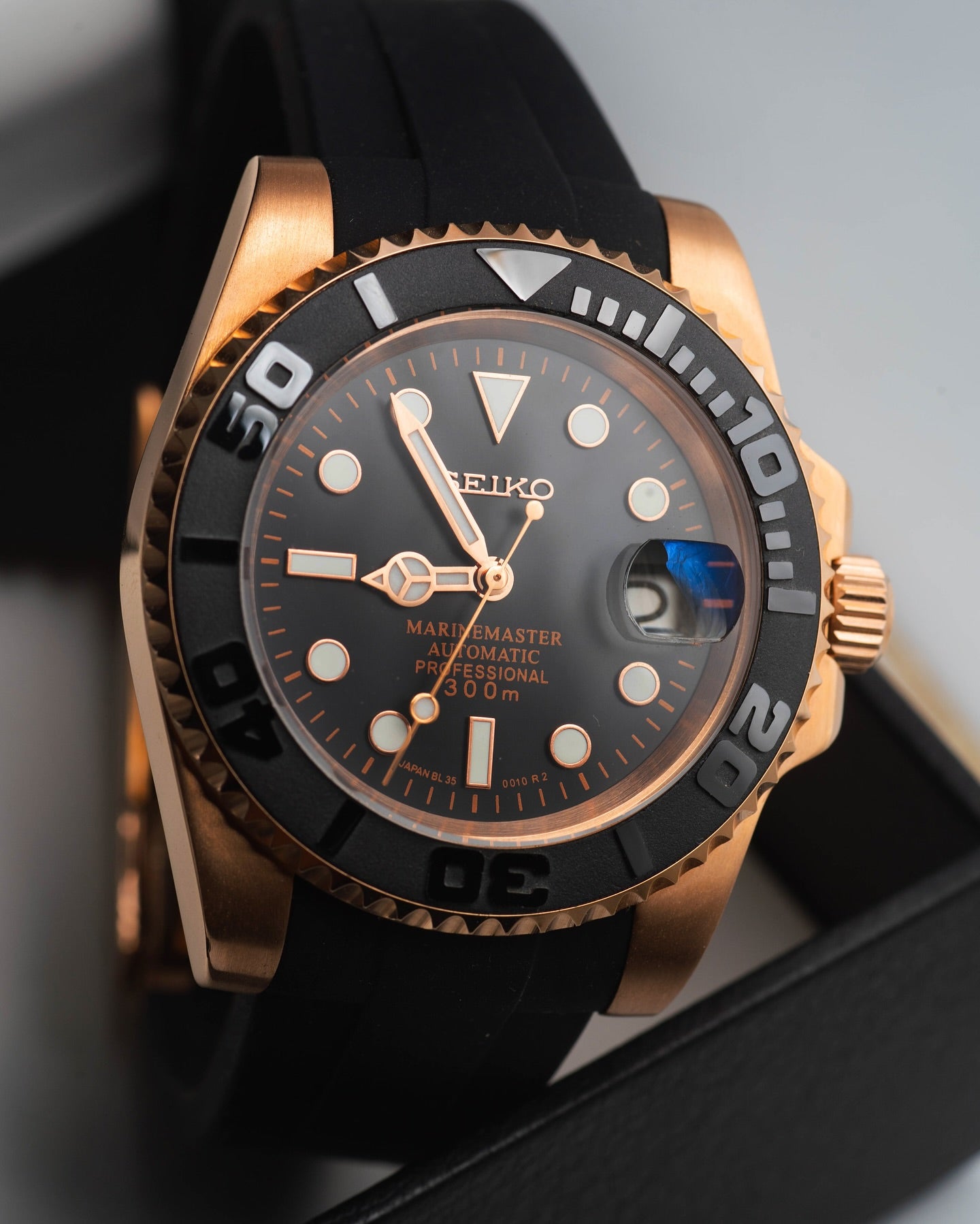 Automatic Mod Watch Style Master Oysterflex | 904L Stainless Steel Case | Superlumed Black / Gold dial | Bi-directional rotating Black/Black Ceramic Bezel