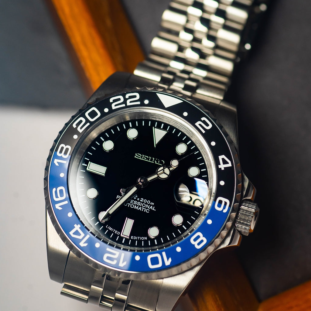 Automatic Mod Watch Style Batman Jubilee | 904L Stainless Steel Case | Superlumed Black dial | Bi-directional rotating Blue/Black ceramic bezel