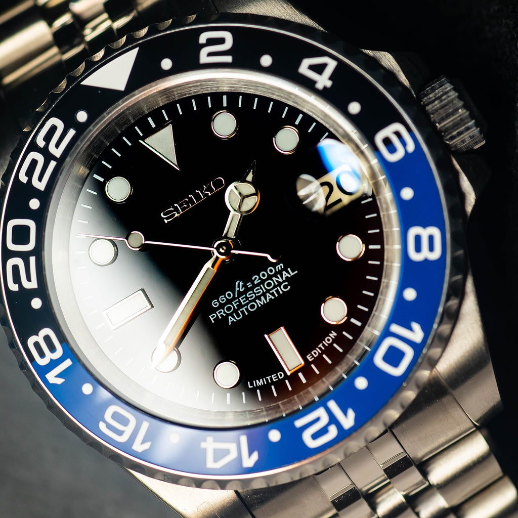 Automatic Mod Watch Style Batman Jubilee | 904L Stainless Steel Case | Superlumed Black dial | Bi-directional rotating Blue/Black ceramic bezel