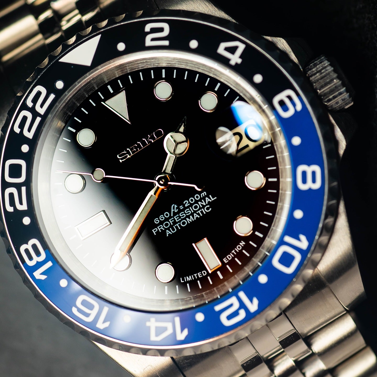 Automatic Mod Watch Style Batman Jubilee | 904L Stainless Steel Case | Superlumed Black dial | Bi-directional rotating Blue/Black ceramic bezel