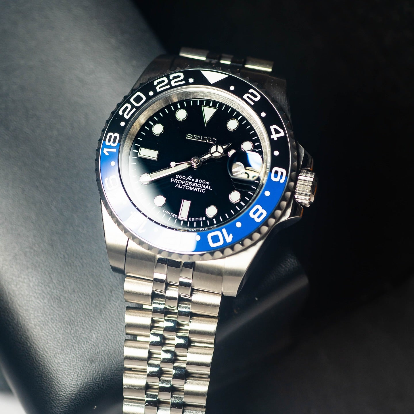 Automatic Mod Watch Style Batman Jubilee | 904L Stainless Steel Case | Superlumed Black dial | Bi-directional rotating Blue/Black ceramic bezel