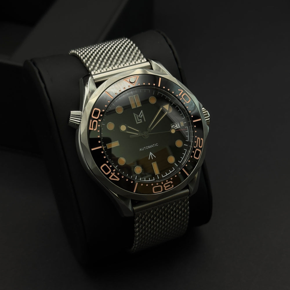 Luxury Swiss-Style Watch | Automatic Movement| Black Dial with Rotating Bezel | 904L Stainless Steel Case | Mesh Bracelet