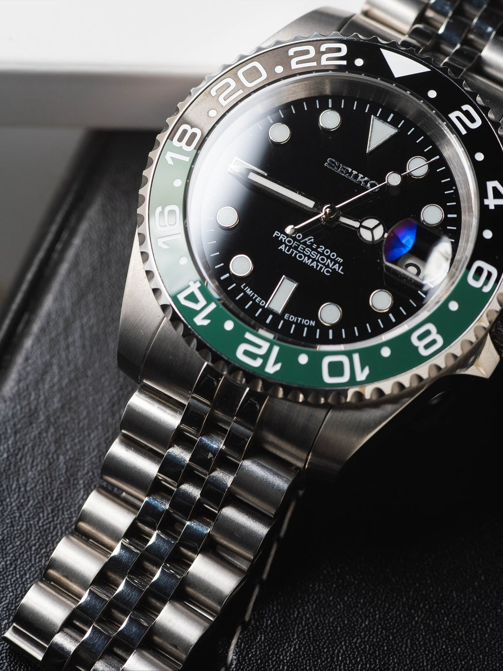 Automatic Mod Watch Style Sprite Master II | 904L Stainless Steel Case | Superlumed Black dial | Bi-directional rotating Green/Black ceramic bezel