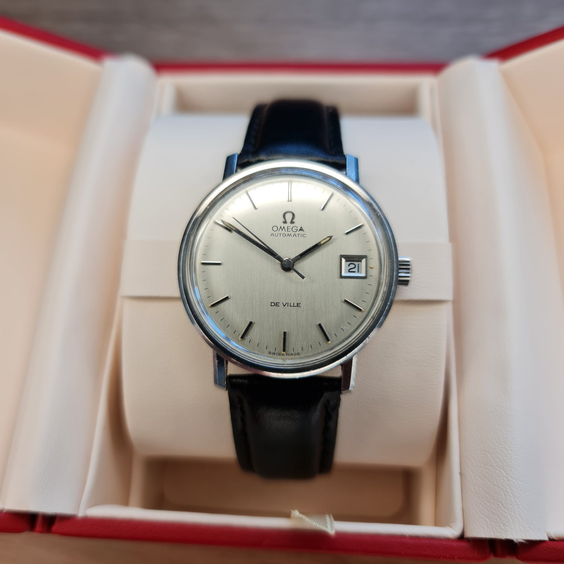 Luxury Swiss-Style Watch | Automatic Movement | Ivory Dial with Date Window | 904L Stainless Steel Case | Leather Strap