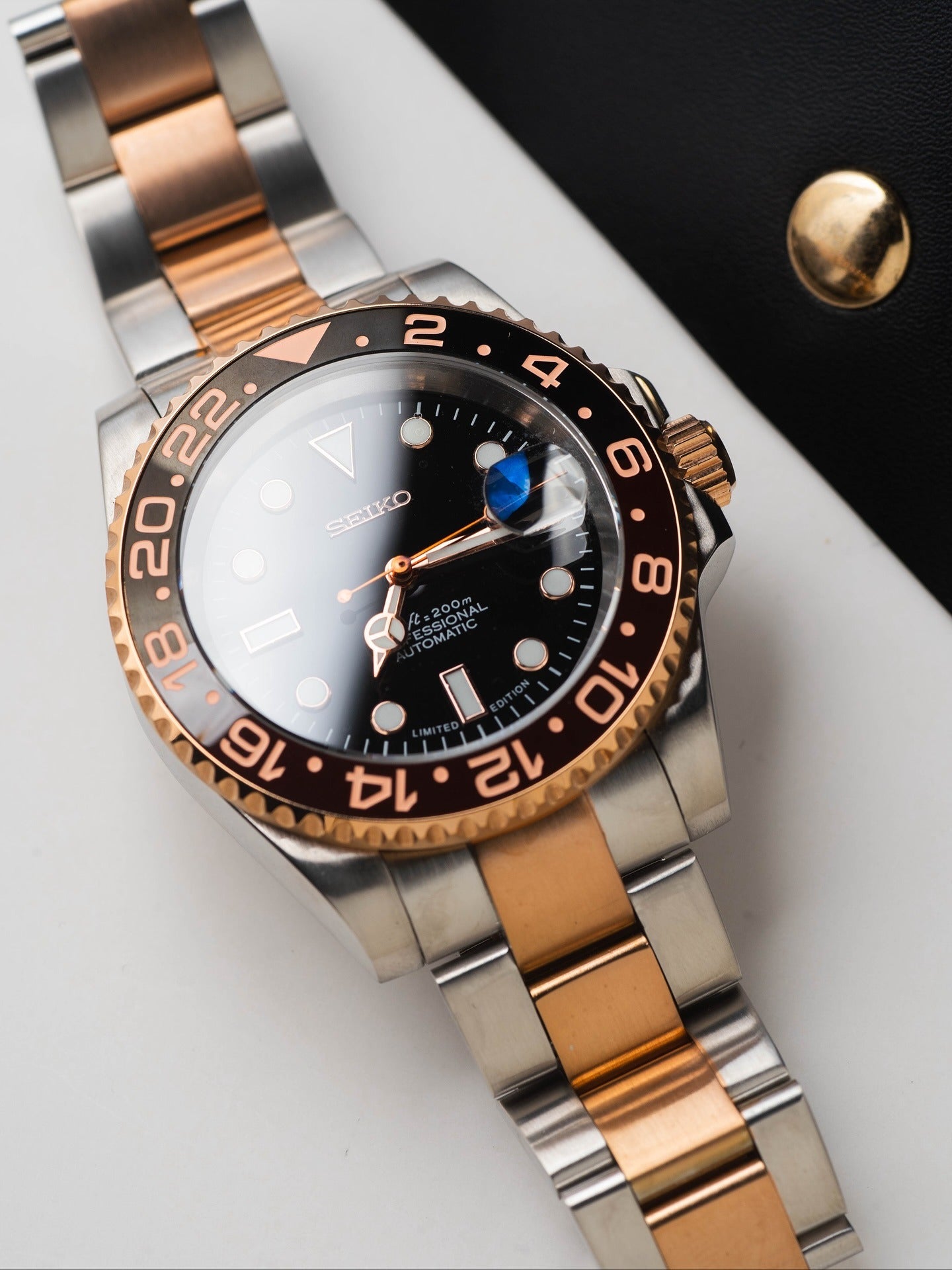 Automatic Mod Watch Style Rootbeer GMT | 904L Stainless Steel Case | Superlumed Black dial | Bi-directional rotating Gold Everose /Black ceramic bezel