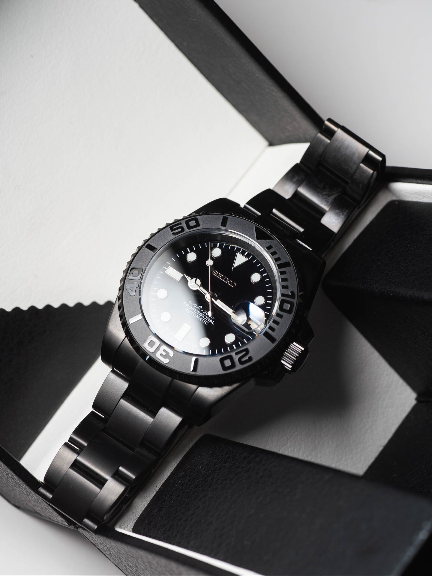 Automatic Mod Watch Style Platinum Yacht | 904L Stainless Steel Case | Superlumed Black dial | Bi-directional rotating Grey/Black Ceramic Bezel