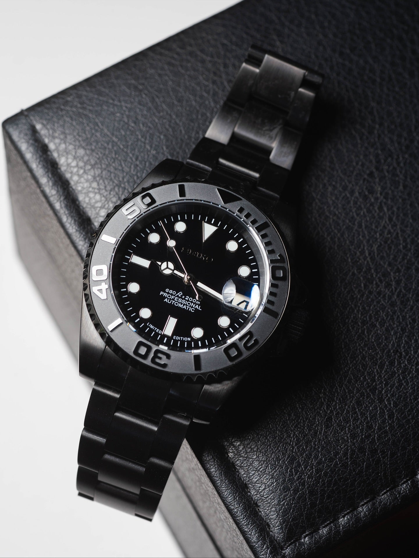 Automatic Mod Watch Style Platinum Yacht | 904L Stainless Steel Case | Superlumed Black dial | Bi-directional rotating Grey/Black Ceramic Bezel