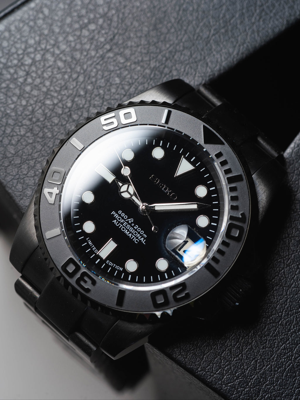 Automatic Mod Watch Style Platinum Yacht | 904L Stainless Steel Case | Superlumed Black dial | Bi-directional rotating Grey/Black Ceramic Bezel