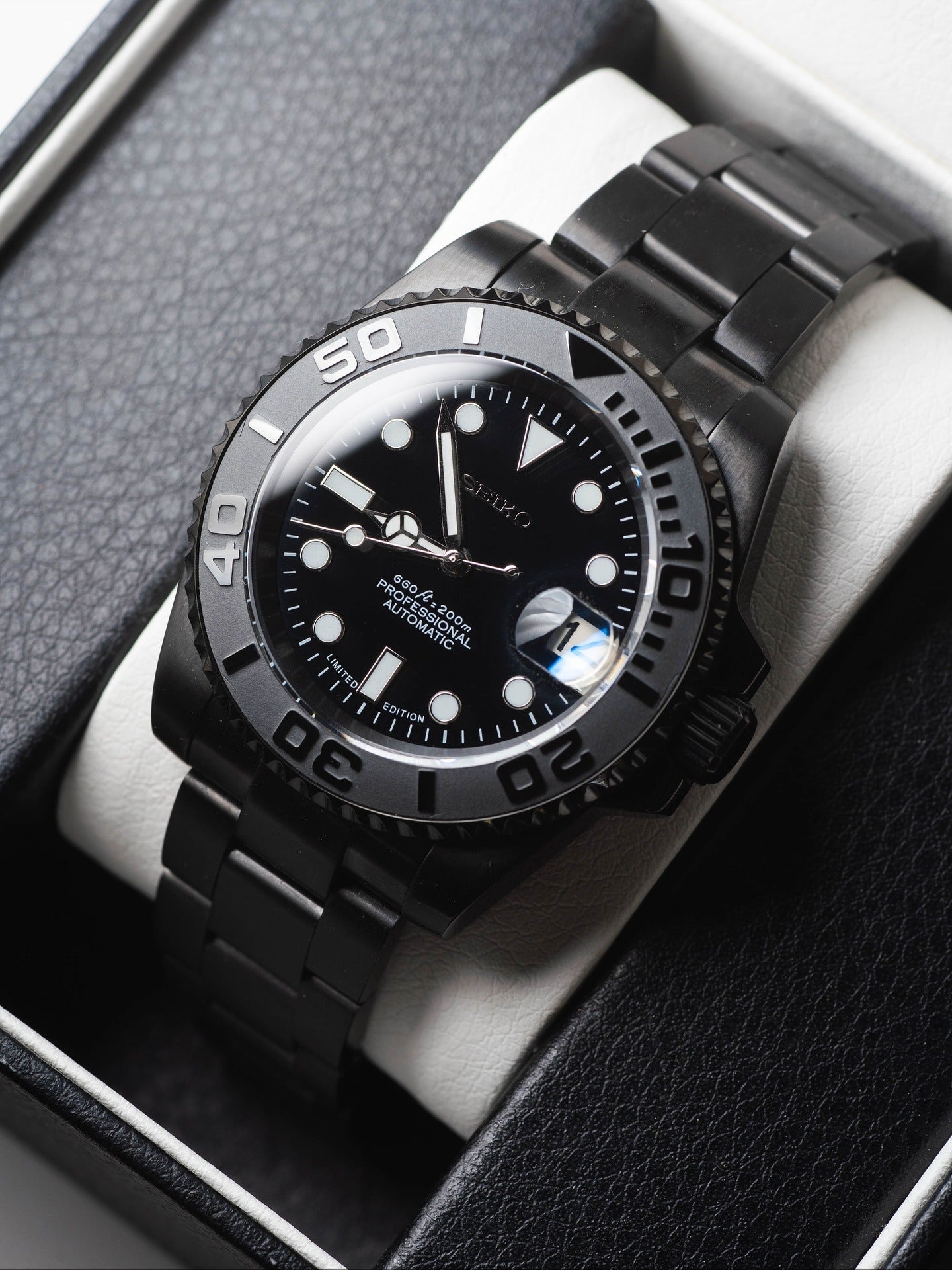 Automatic Mod Watch Style Platinum Yacht | 904L Stainless Steel Case | Superlumed Black dial | Bi-directional rotating Grey/Black Ceramic Bezel