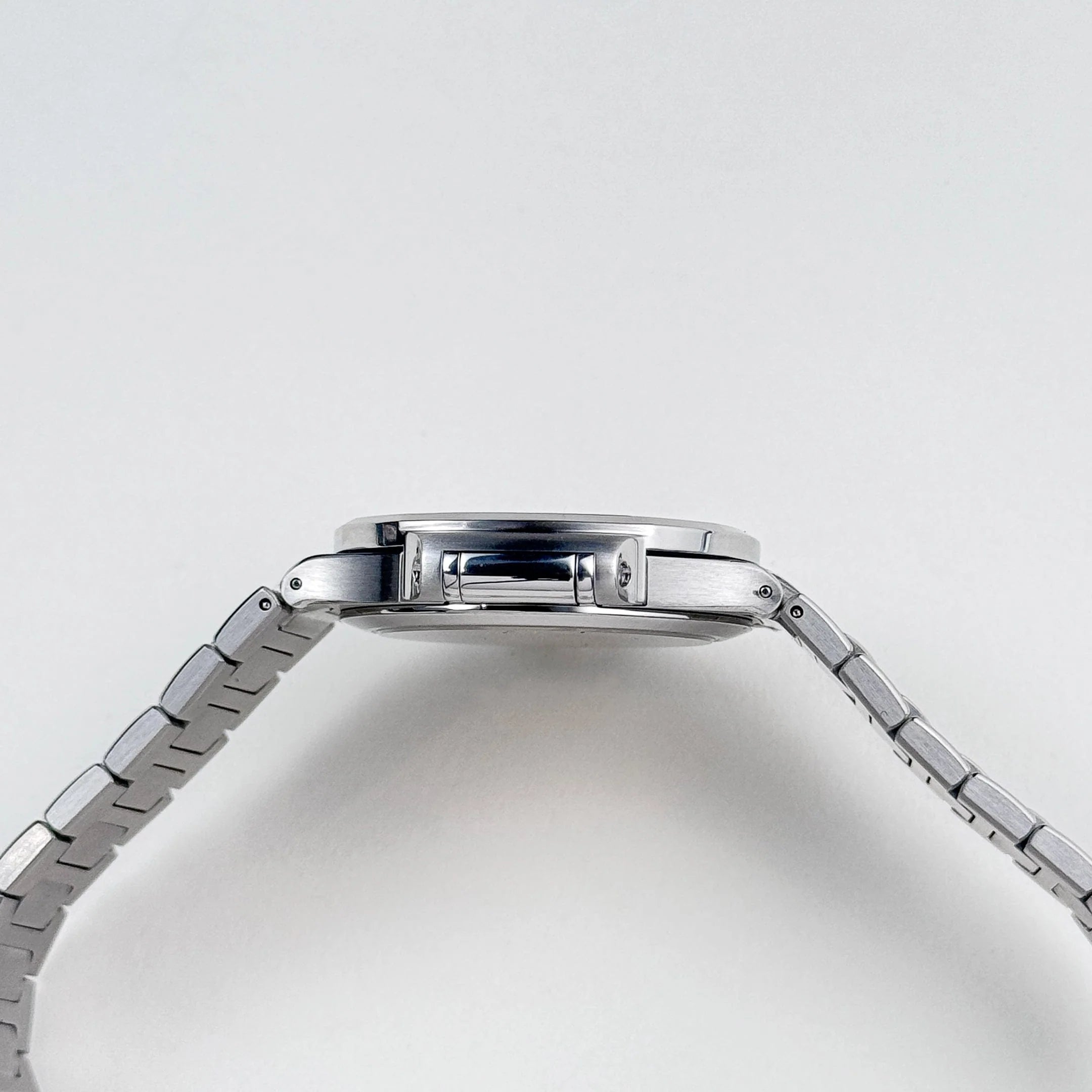 Luxury Swiss Watch | White Dial | Stainless Steel Case | Stainless Steel Bracelet | Date Display