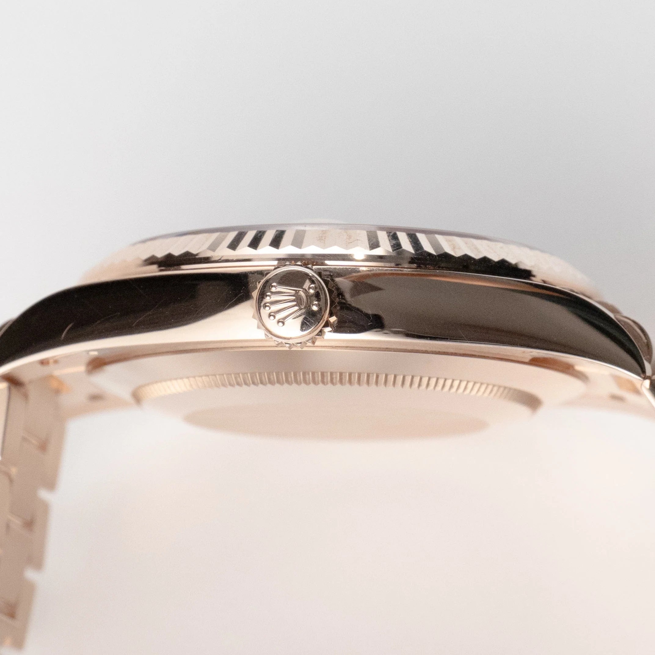 Luxury Swiss-Style Watch | Automatic Movement | Champagne Sunburst Dial | Day-Date Display | Fluted Bezel