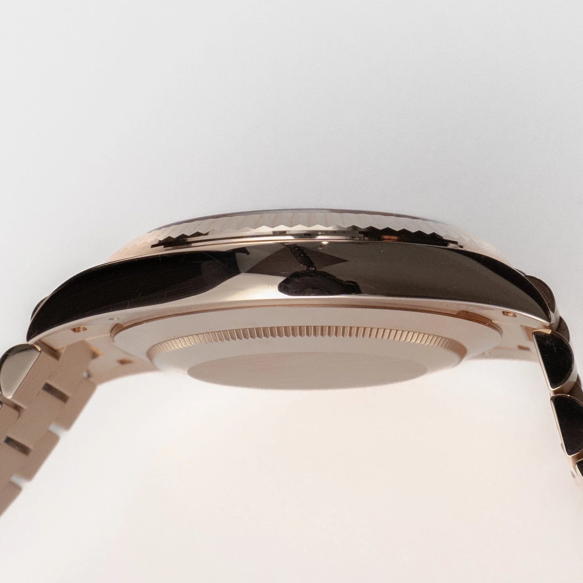 Luxury Swiss-Style Watch | Automatic Movement | Champagne Sunburst Dial | Day-Date Display | Fluted Bezel