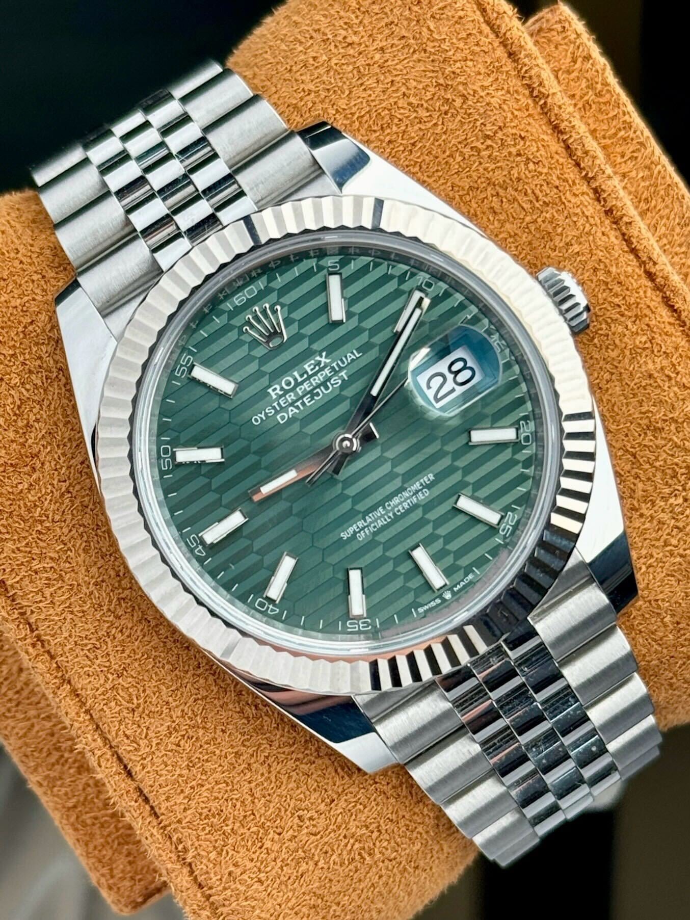 Luxury Swiss Watch | Datejust 41 | Automatic | Green Dial | 904L Stainless Steel Jubilee Bracelet | Fluted Bezel