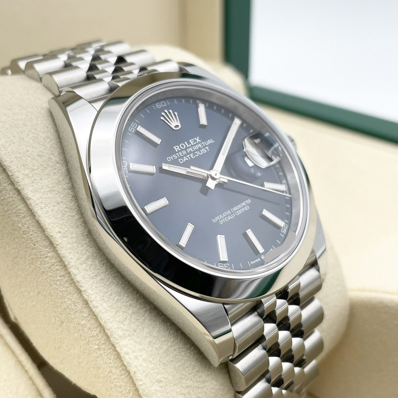 Luxury Swiss Watch | Datejust | Automatic | Black Sunburst Dial | 904L Stainless Steel Bracelet | Smooth Bezel