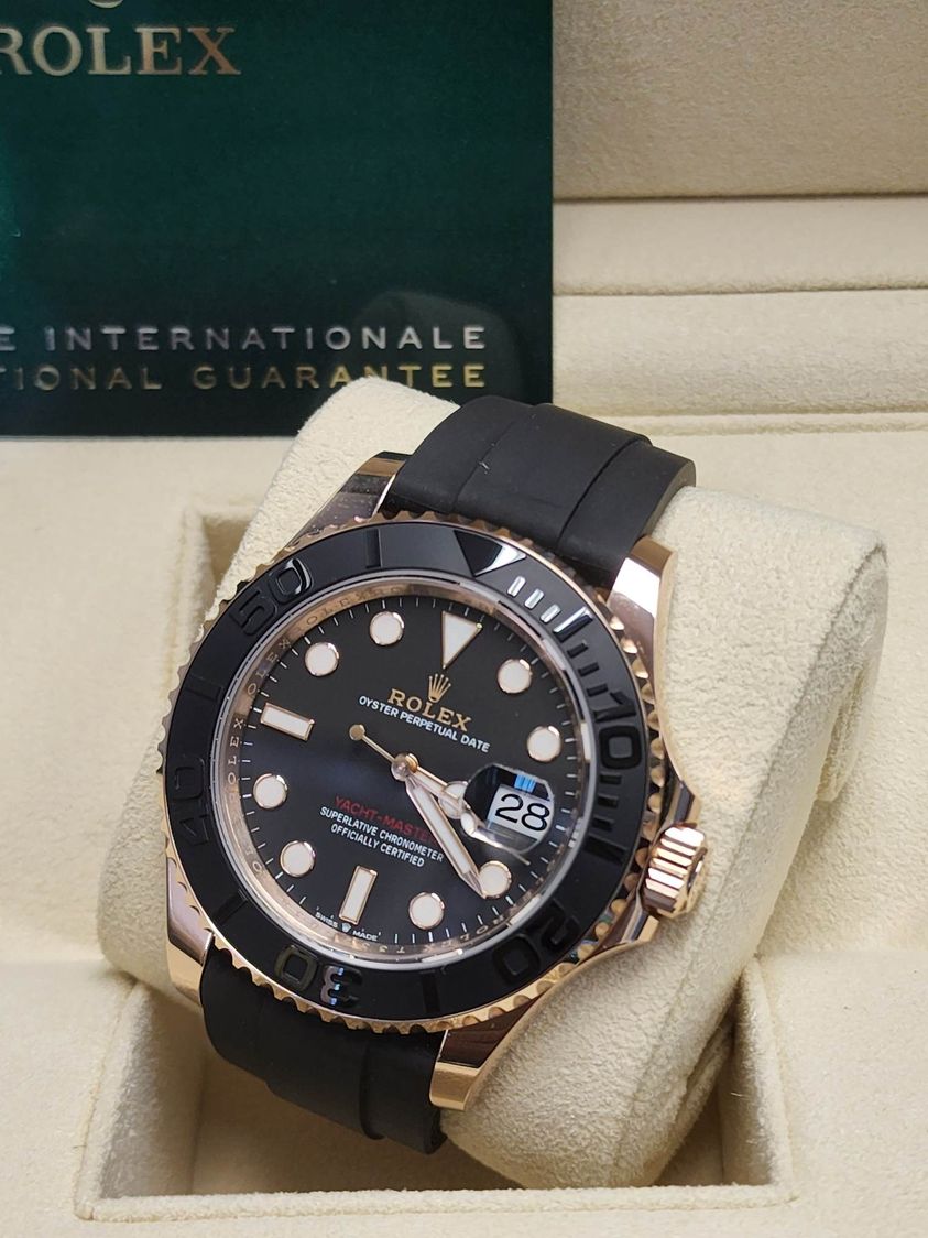 Luxury Swiss Watch | Yacht-Master 40 | Automatic | Black Dial | Black Rubber Strap | Rotatable Bezel