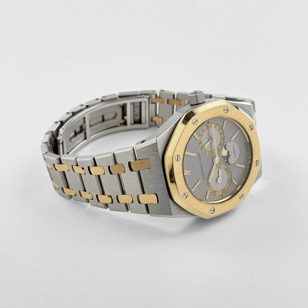 Luxury Swiss Watch | Automatic Movement | Stainless Steel Case | Stainless Steel Bracelet | Day-Date & Moonphase Display
