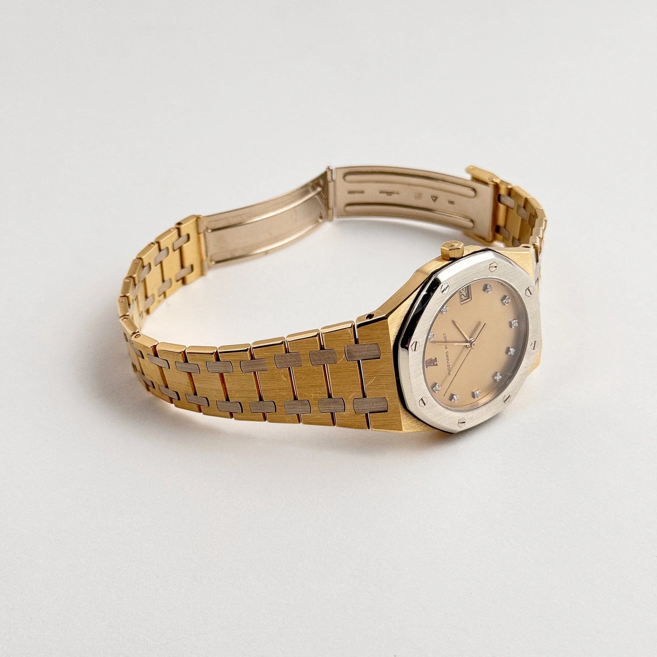 Luxury Swiss Watch | Automatic Movement | Stainless Steel Case | Stainless Steel Bracelet | Date Display