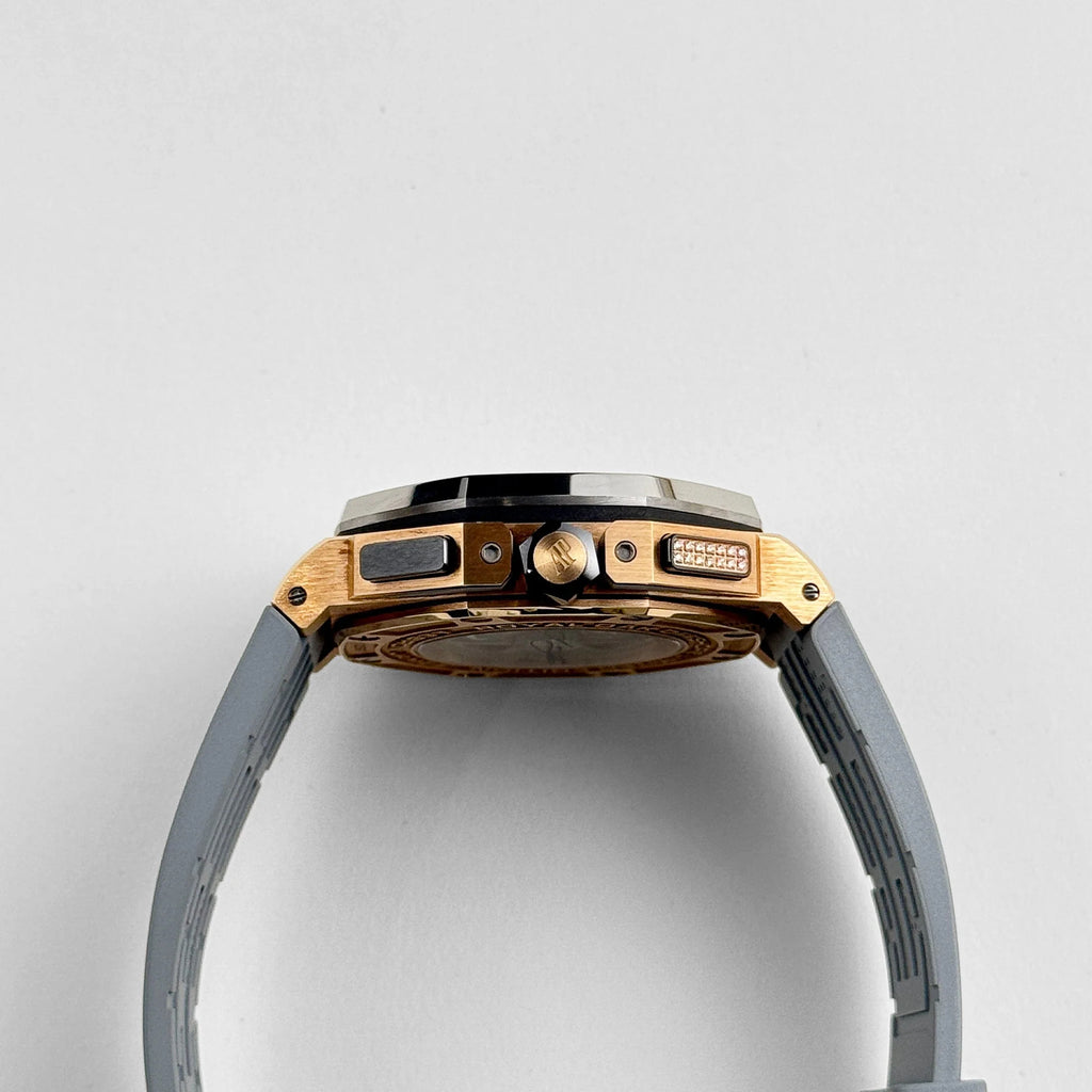 Luxury Swiss Watch | Automatic Movement | Rubber Strap | Date Display | Bold Racing Style