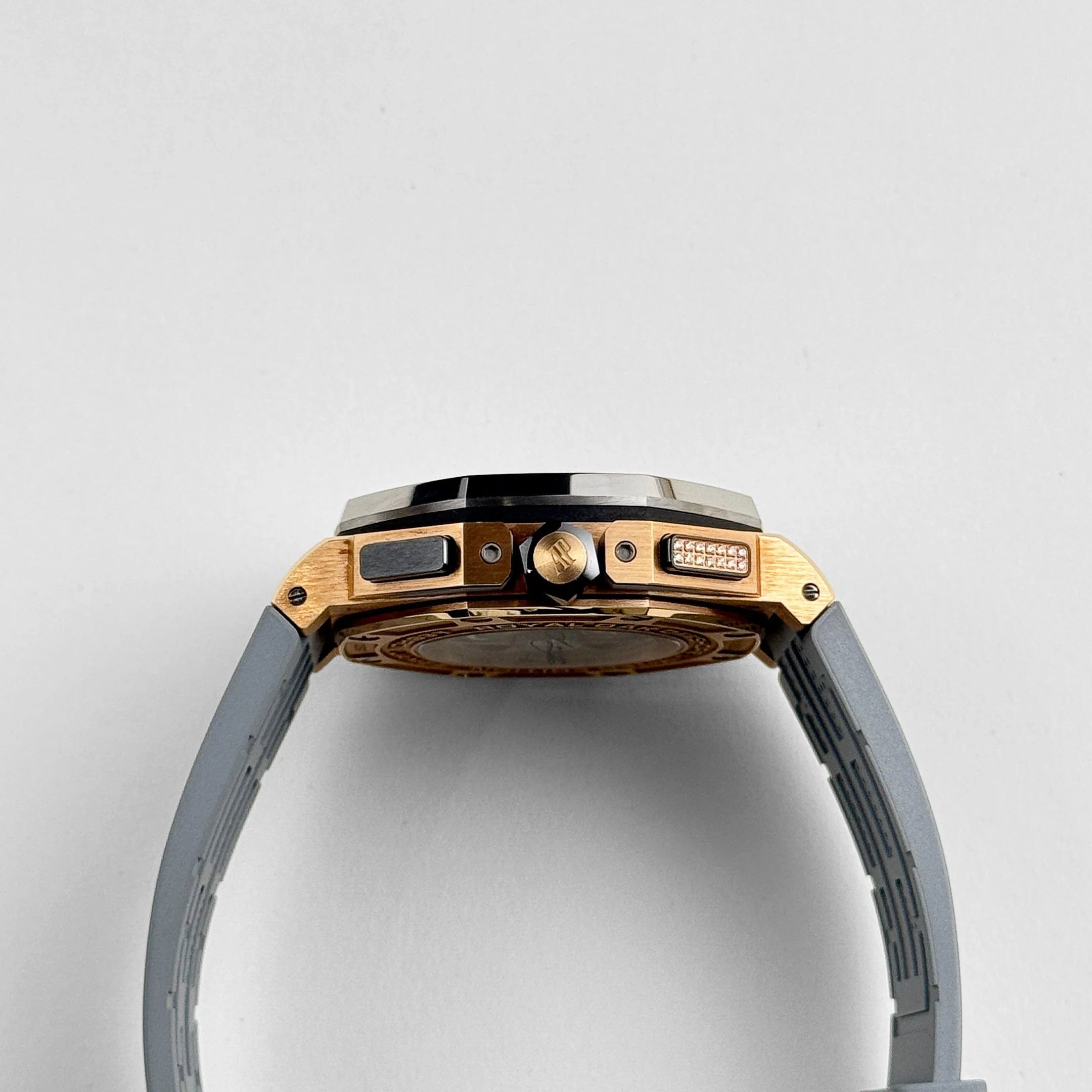 Luxury Swiss Watch | Automatic Movement | Rubber Strap | Date Display | Bold Racing Style